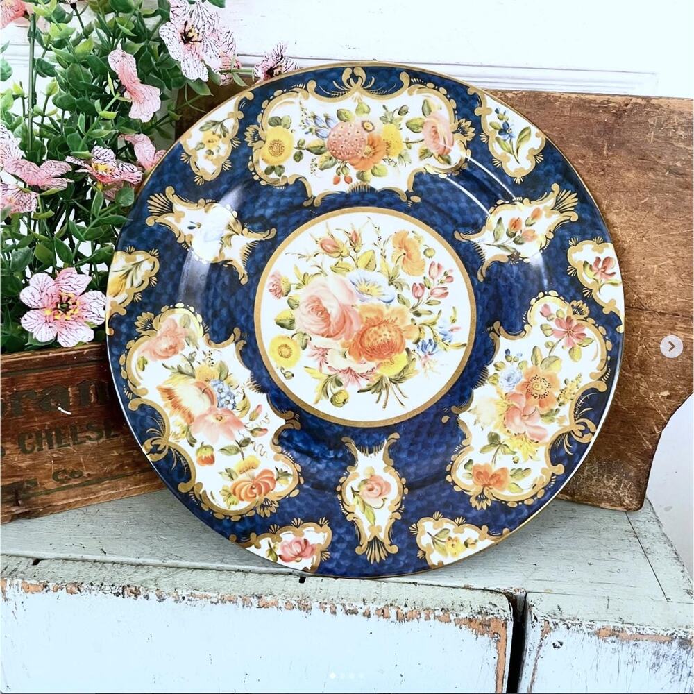 Vintage 1999 English Tin Plate Round Tray Victoria Albert Museum London Floral